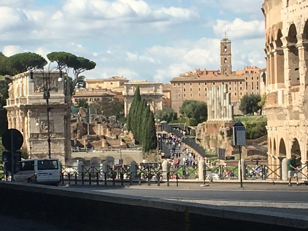 Delightful Apartment 100 Meters From The Colosseum Esterno foto