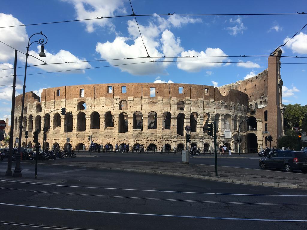 Delightful Apartment 100 Meters From The Colosseum Esterno foto