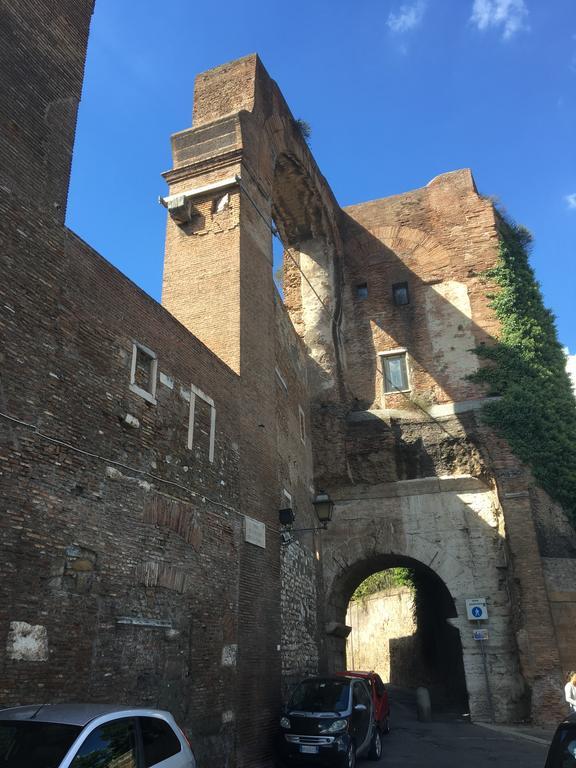 Delightful Apartment 100 Meters From The Colosseum Esterno foto
